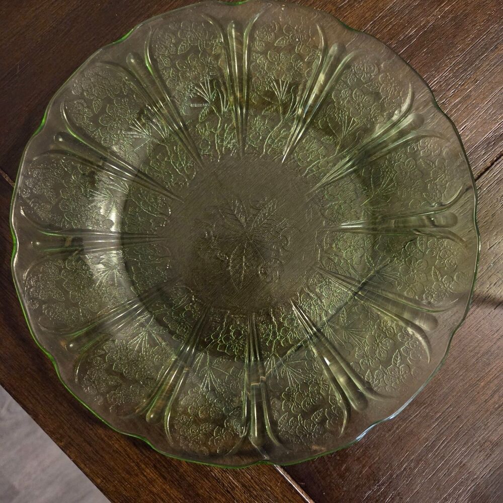 Vintage Jeannette Cherry Blossom Green Uranium Depression Glass 9" Plates Set 2 - Picture 6 of 9